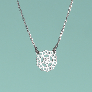 Naszyjnik rodowany z zawieszką gwiazdką w kółku AG925 42 cm