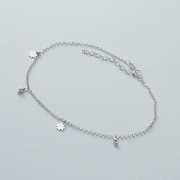 Bransoletka na nogę z koniczynkami rodowana AG925 24 - 29 cm