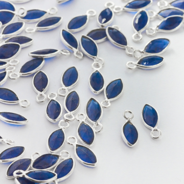 Srebrna zawieszka szafir w okuciu AG925 7x3mm