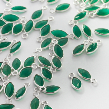 Srebrna zawieszka zielony onyks w okuciu AG925 7x4mm