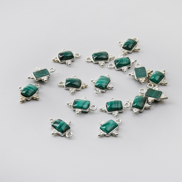 Srebrna zawieszka malachit w srebrnym okuciu AG925 7x5mm