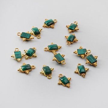 Srebrna zawieszka malachit w srebrnym okuciu AG925 pozłacana 7x5mm