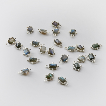 Srebrna zawieszka labradoryt w srebrnym okuciu AG925 7x5mm