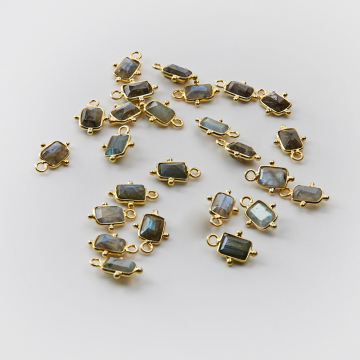 Srebrna zawieszka labradoryt w srebrnym okuciu AG925 pozłacana 7x5mm