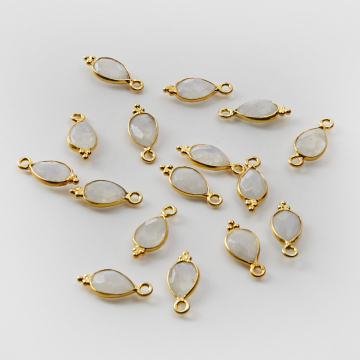 Srebrna zawieszka kamień księżycowy w srebrnym okuciu AG925 pozłacana 9mm