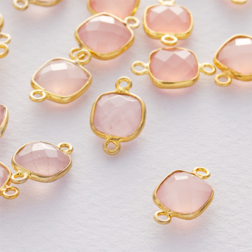 Różowy kryształ kwadrat fasetowany łącznik w okuciu pozłacanym AG925  8mm