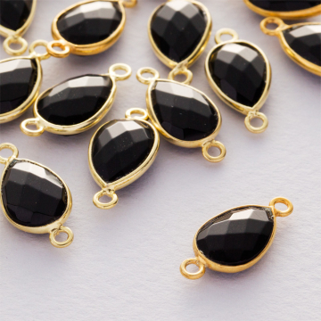 Onyks fasetowany łezka łącznik w okuciu pozłacanym AG925 12x8mm