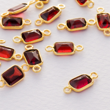 Granat fasetowany prostokąt łącznik w okuciu pozłacanym AG925 7x4,5mm