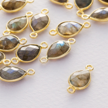 Labradoryt łezka fasetowana łącznik w okuciu pozłacanym AG925  10x7mm