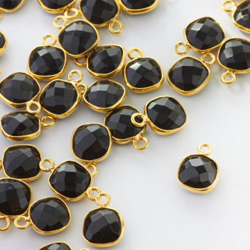 Zawieszka onyks  fasetowany w okuciu pozłacanym AG925 8mm