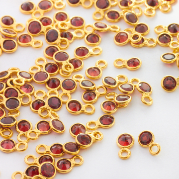 Granat fasetowany w okuciu AG925 zawieszka 4mm