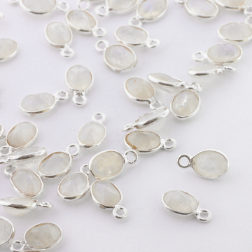 Kamień księżycowy owal fasetowany w okuciu zawieszka AG925 7mm