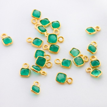 Onyks zielony kwadrat fasetowany w okuciu zawieszka AG925 4mm