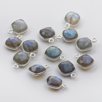 Labradoryt zawieszka kwadrat w srebrny okuciu AG925 8mm