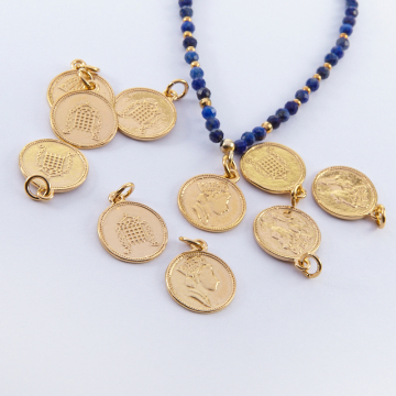 Srebrna moneta zawieszka Elżbieta II pozłacana 13mm