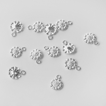 Srebrna zawieszka kwiatek AG925 10mm