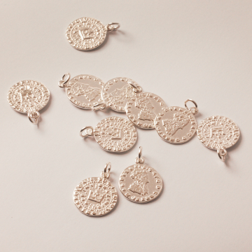 Srebrna zawieszka antyczna moneta z koroną AG925 13,5mm