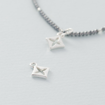 Srebrna zawieszka lilijka AG925 10mm