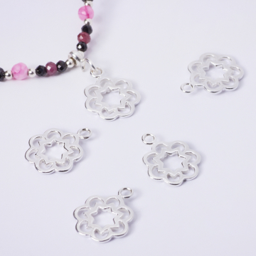 Srebrna zawieszka gwiazdka w kwiatku AG925 10mm