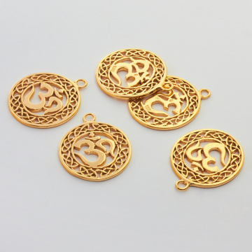 Srebrna zawieszka znak Om w kółku ażurowym AG925 pozłacana 23,5mm