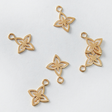 Srebrna zawieszka kwiat ażurowy AG925 pozłacana 15mm