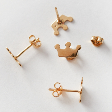 Srebrne kolczyki sztyfty korona AG925 pozłacane 5,5x9mm