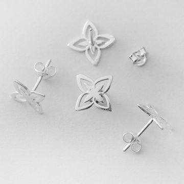 Srebrne kolczyki sztyfty kwiatek ażurowy AG925 11,5x11,5mm