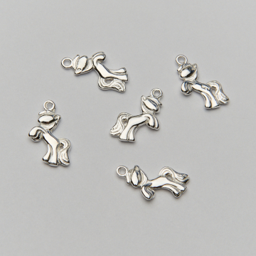 Srebrna zawieszka kucyk AG925 15mm