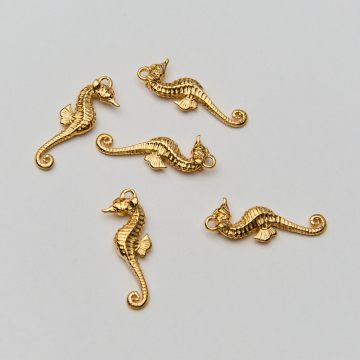 Srebrna zawieszka duży konik morski AG925 pozłacana 24,5mm