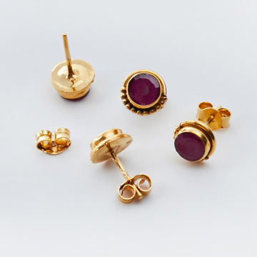 Srebrne kolczyki sztyfty z rubinem AG925 pozłacane 7mm