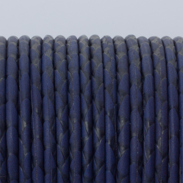 Rzemień klejony granatowe łuski 3mm Rzemień klejony granatowe łuski 3mm