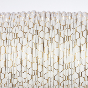 Rzemień klejony biały ze złoty wzorkiem 4mm Rzemień klejony biały ze złoty wzorkiem 4mm