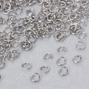 Kółeczka zaciskowe ze stali chirurgicznej w kolorze srebrnym 5x0,8mm