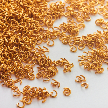 Kółeczka ze stali chirurgicznej w kolorze złotym 4x0,8mm PVD