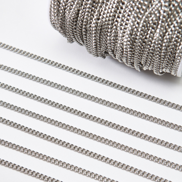 Łańcuch ze stali chirurgicznej simple w kolorze srebrnym 5x4mm