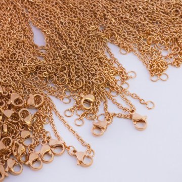 Łańcuszek ze stali chirurgicznej płaski owal w kolorze złotym 50cm PVD