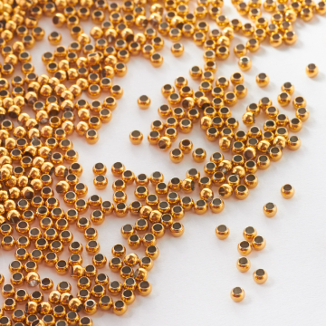 Kulki ze stali chirurgicznej z dużą dziurką w kolorze złotym 2mm PVD