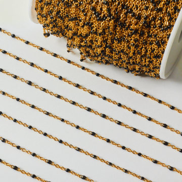 Łańcuszek ze stali chirurgicznej z koralikami czarnymi w kolorze złotym 2mm