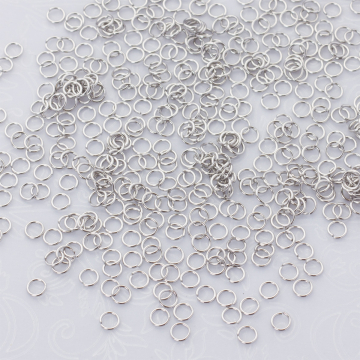 Kółeczka zaciskowe ze stali szlachetnej w kolorze srebrnym 4x0,6mm