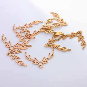 Zawieszka ze stali chirurgicznej głowa jelenia w kolorze złotym 24x30mm