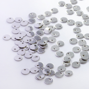 Zawieszka ze stali szlachetnej okrągła celebrytka w kolorze srebrnym 6mm