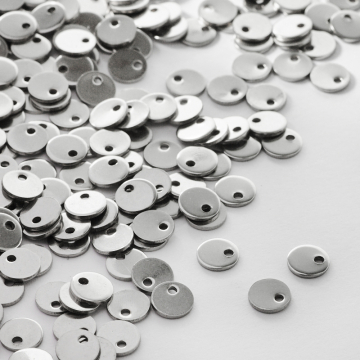 Zawieszka blaszka okrągła gładka w kolorze srebrnym 6mm