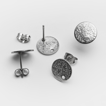 Baza kolczyka kółko nakrapiane ze stali chirurgicznej w kolorze srebrnym 10mm