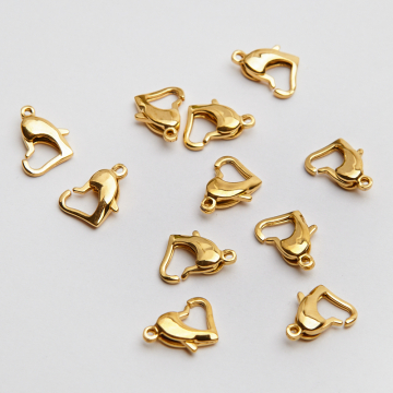 Zapięcie karabińczyk serce ze stali chirurgicznej w kolorze złotym 11,5mm