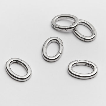 Zapięcie ozdobne owal ze stali szlachetnej w kolorze srebrnym 13x18mm