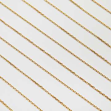 Łańcuszek owal diamentowany ze stali chirurgicznej w kolorze złotym 2,5x1,6mm