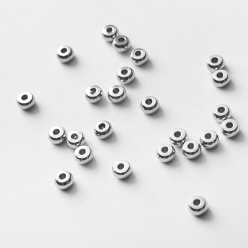 Przekładka ze stali chirurgicznej oponka w kolorze srebrnym 4,5mm