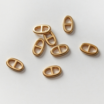 Łącznik ze stali chirurgicznej ósemka w kolorze złotym 17,5x10,5mm