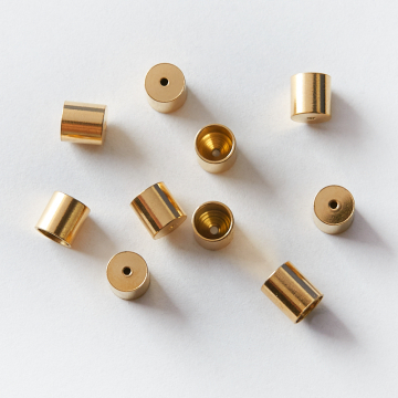 Końcówka ze stali chirurgicznej do rzemieni w kolorze złotym 5mm