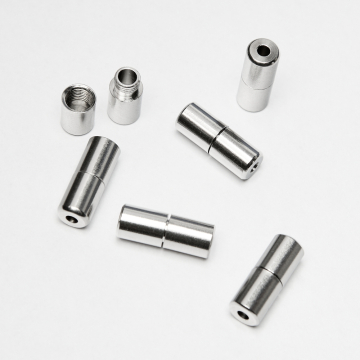 Zapięcie skręcane duże ze stali chirurgicznej w kolorze srebrnym 3mm